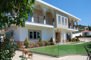 Kaminia Country Villa & Guest House